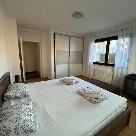 Aida Apartament *